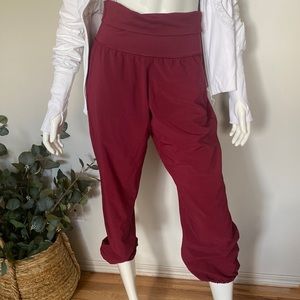 Lululemon athletic pant.  Harem ?